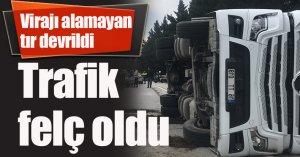 Virajı alamayan tır devrildi, trafik felç oldu