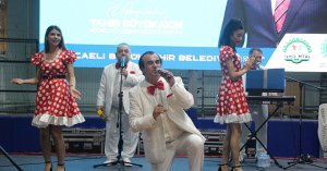 Hababam Vokal Grubu öğretmenler için sahne aldı