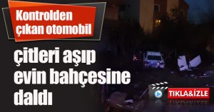Kontrolden çıkan otomobil çitleri aşıp evin bahçesine daldı