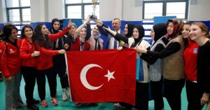 Başkan Büyükakın, kadınların voleybol heyecanına ortak oldu   