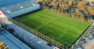 Alparslan Türkeş Spor Kompleksi’nin sahası yenilendi