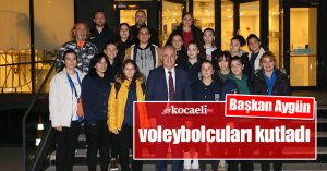 Başkan Aygün voleybolcuları kutladı
