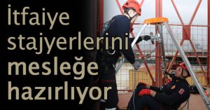 İtfaiye stajyerlerini mesleğe hazırlıyor