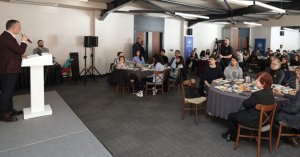 Üniversiteli gençler sordu, Büyükakın içtenlikle cevap verdi   