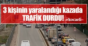 3 kişinin yaralandığı kazada trafik durdu, araçlar kontak kapattı