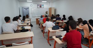 Çayırova'da öğrenciler LGS ve YKS hazırlık kurslarında eğitim görüyor