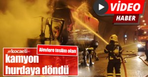 Alevlere teslim olan kamyon hurdaya döndü