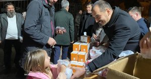 AK Parti İzmit’te 52 mahalle, 104 Cami’de kandil simiti dağıttı