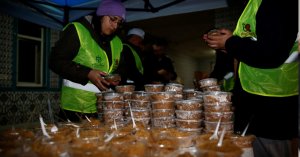 Büyükşehir 30 bin kişiye helva dağıttı