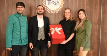 Hollandalı öğrenci Türk mutfağını Antikkapı’da öğreniyor