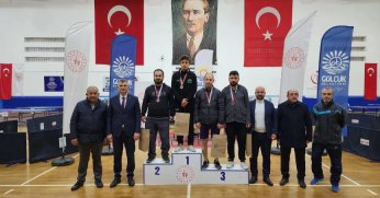 GÖLCÜK’TE MASA TENİSİNİN EN İYİ SPORCULARI BELİRLENDİ