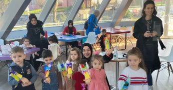 Başiskele’de Anneler Çocuklarıyla Birlikte Atölyede