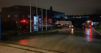 Geri dönüşüm fabrikasında çıkan yangın ekipleri harekete geçirdi