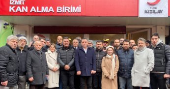İYİ Parti Kocaeli depremzedeler için kan vermeye gitti 