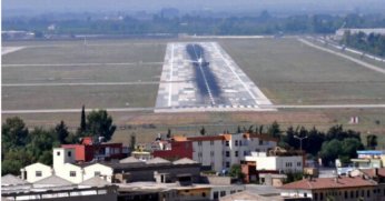 Deprem bölgesindeki üç havalimanı uçuşlara kapatıldı