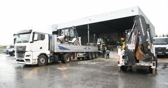 Çayırova'dan deprem bölgesine 5 iş makinesi