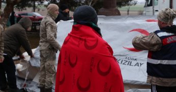 KIZILAY’IN SEVK ETTİĞİ 10 BİN KİŞİLİK ÇADIRLAR KURULMAYA BAŞLANDI