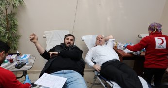 Depremzedeler için kan verdiler