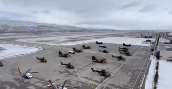 Deprem bölgesine, Kara Kuvvetleri, jandarma ve emniyete ait helikopterler sevk edildi