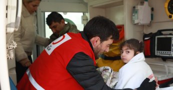 KIZILAY AFET BÖLGESİNDE YARDIM ÇALIŞMALARINI SÜRDÜRÜYOR 