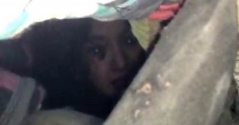 Enkaz altındaki 5 yaşındaki Yağmur herkesi ağlattı: “Çok üşüyorum baba”