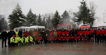 Deprem bölgesine ekipler gitmeye devam ediyor