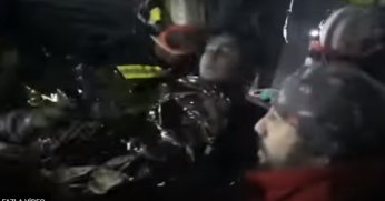 Büyükşehir A takımı 12 yaşındaki Yusuf'u enkaz altından çıkardı