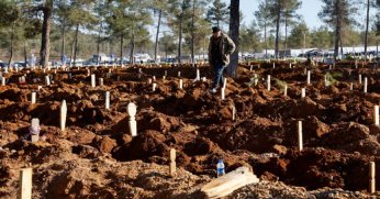 Deprem kayıplarımız toprağa veriliyor