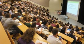 Üniversitelerin açılışı süresiz ertelendi