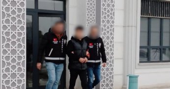 Tartıştığı şahıslardan birini bıçakla öldürdü, diğerini yaraladı