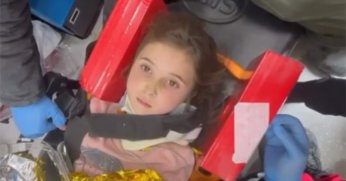 132. saatte kurtarılan 5 yaşındaki Şengül, hayata öpücük atıp 