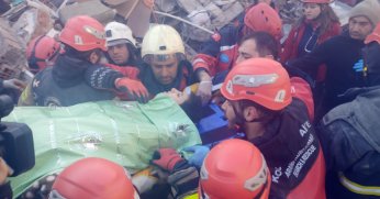 12 yaşındaki Muhammet’i kurtaran itfaiye eri mutluluktan böyle ağladı