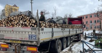 Köylüler odunlarını Kahramanmaraş’a gönderdi