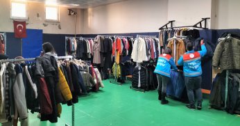 İzmit’te misafir edilen depremzede vatandaşlarımız için mağaza kuruldu