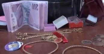 Enkazda servet bulan madencilerden göz dolduran davranış!