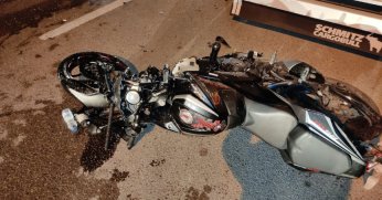 Otomobil ile çarpışan motosikletin sürücüsü yaralandı