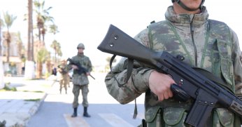 Mehmetçik deprem bölgesinde nöbette