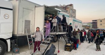 Yüzbinlerce kişiye sıcak yemek ikramı   