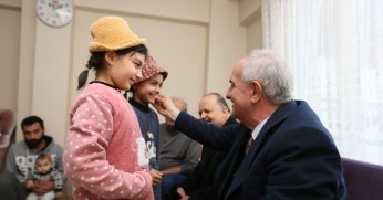 İlçeye gelen depremzedeleri yalnız bırakmadılar