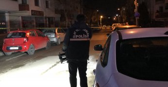 Tartıştıkları şahsı evinin önünde silahla yaralamışlardı: 2 tutuklama