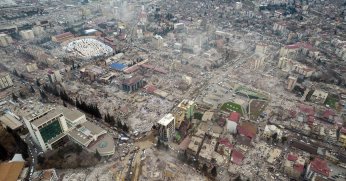 Depremlerde can kaybı 39 bin 672'ye yükseldi