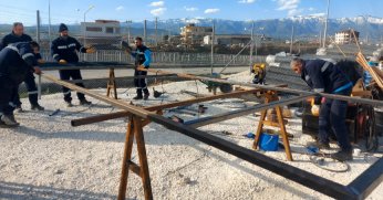 Defne’deki çadır kentin  çevresine tel çit inşa ediliyor