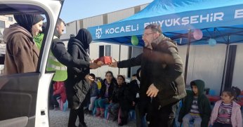 Engelleri, depremzedelere koşmalarına mani olmadı