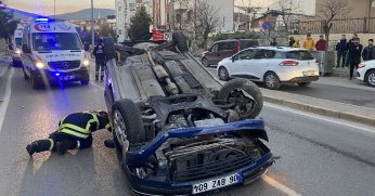  Köpeğe çarpmamak için manevra yapınca kaza yaptı