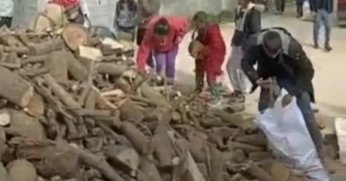 GÖLCÜK HALKINDAN DEPREM BÖLGESİNE YAKACAK YARDIMI