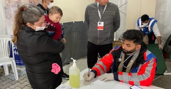 Büyükşehir’den Hatay’da gönüllü doktorlarla sağlık hizmeti