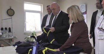 Çocuklar üşümesin diye gece gündüz çalışıyorlar