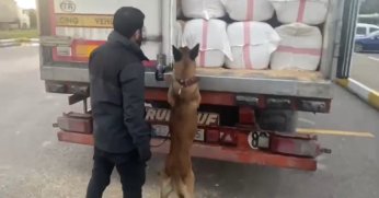 TEM'de durdurulan saman yüklü tırdan 99 kilo eroin çıktı