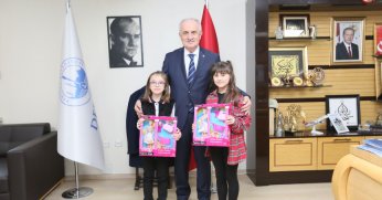 Kendileri Küçük, Yürekleri Büyük