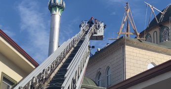 Cami kubbesinde çalışan işçi fenalaştı, itfaiye ekipleri harekete geçti